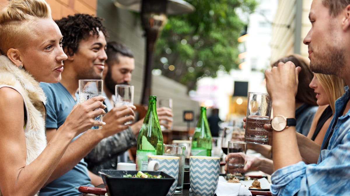 Cómo comer low carb o keto fuera de casa