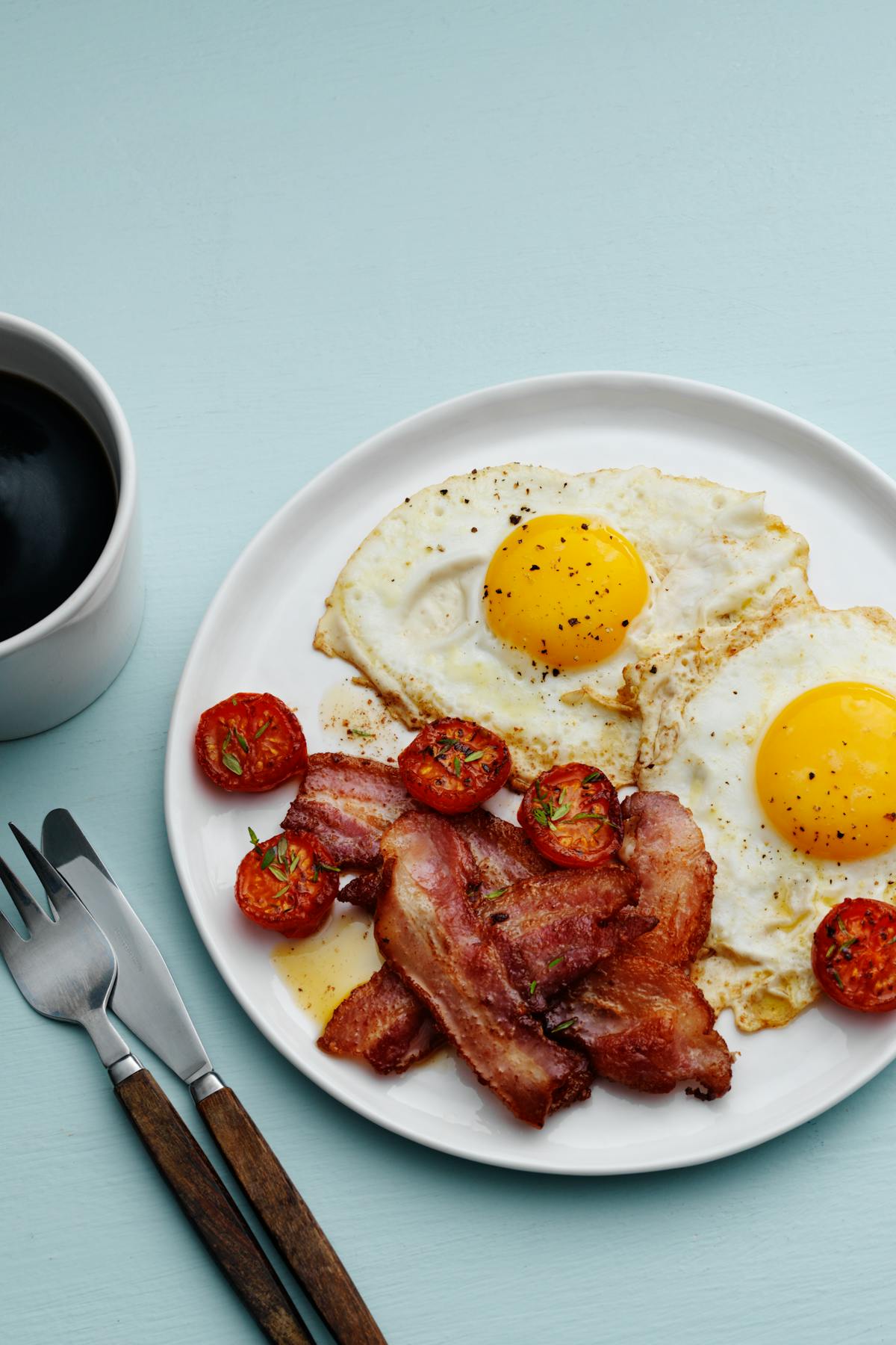 Bacon con huevos al estilo keto