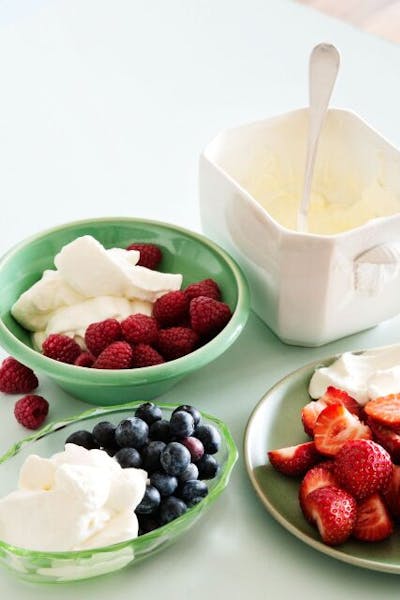 Bayas con crema batida low carb