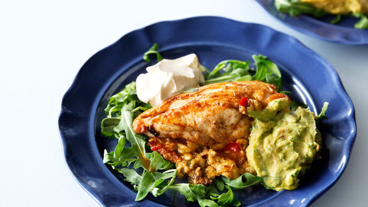 Pechuga de pollo rellena de queso con guacamole