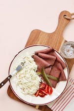 Carne asada con ensalada de col