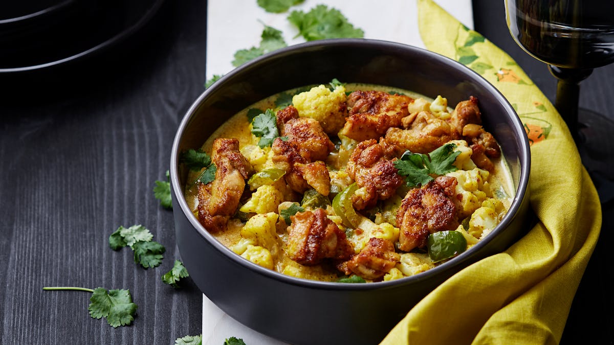 Cazuela keto de curry con pollo