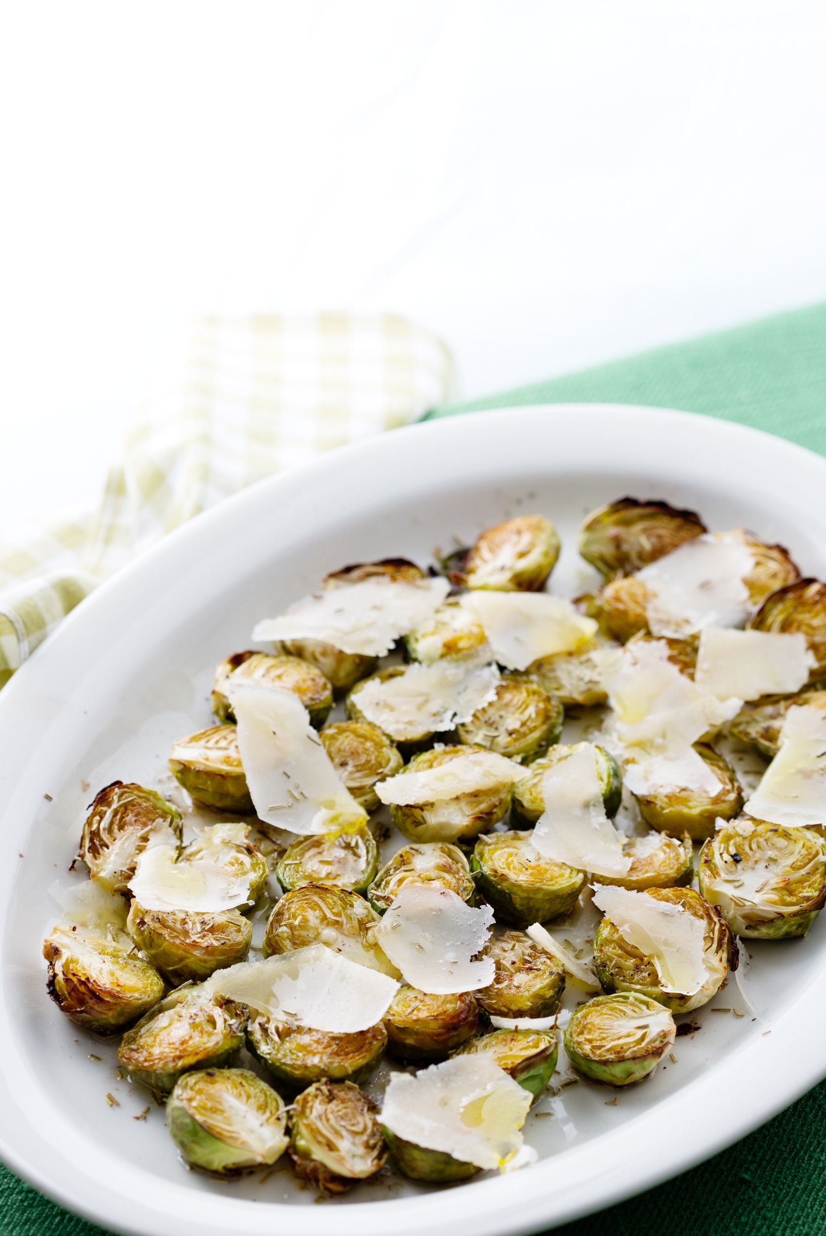 Coles de Bruselas al horno low carb con queso parmesano