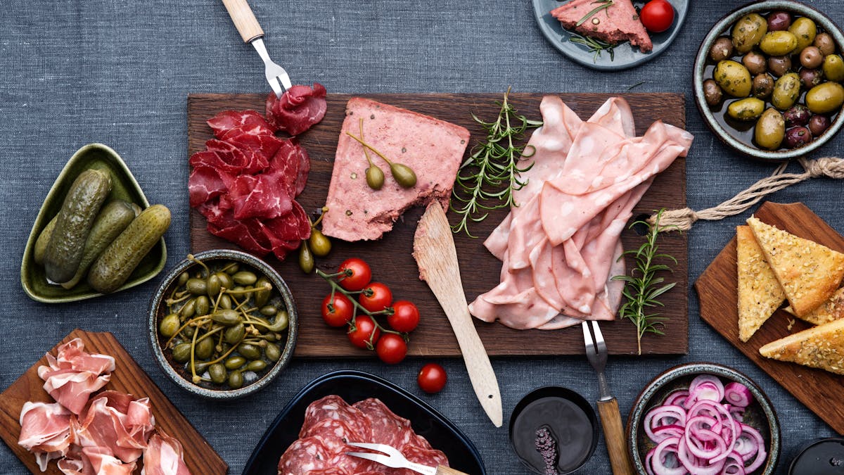 Bandeja de charcutería baja en carbohidratos