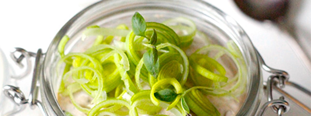 Ensalada keto de atún con alcaparras