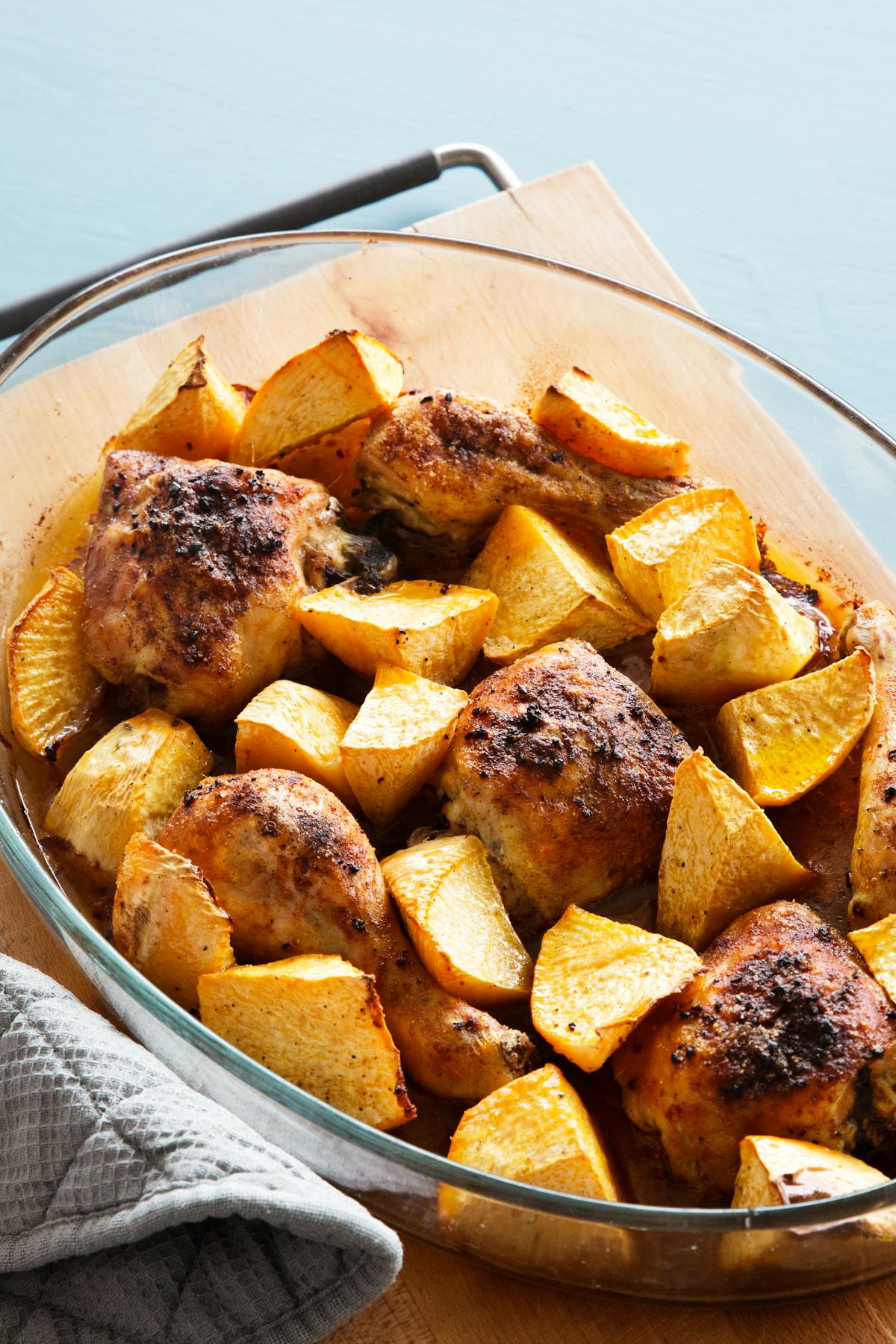 Pollo con paprika y colinabo al horno