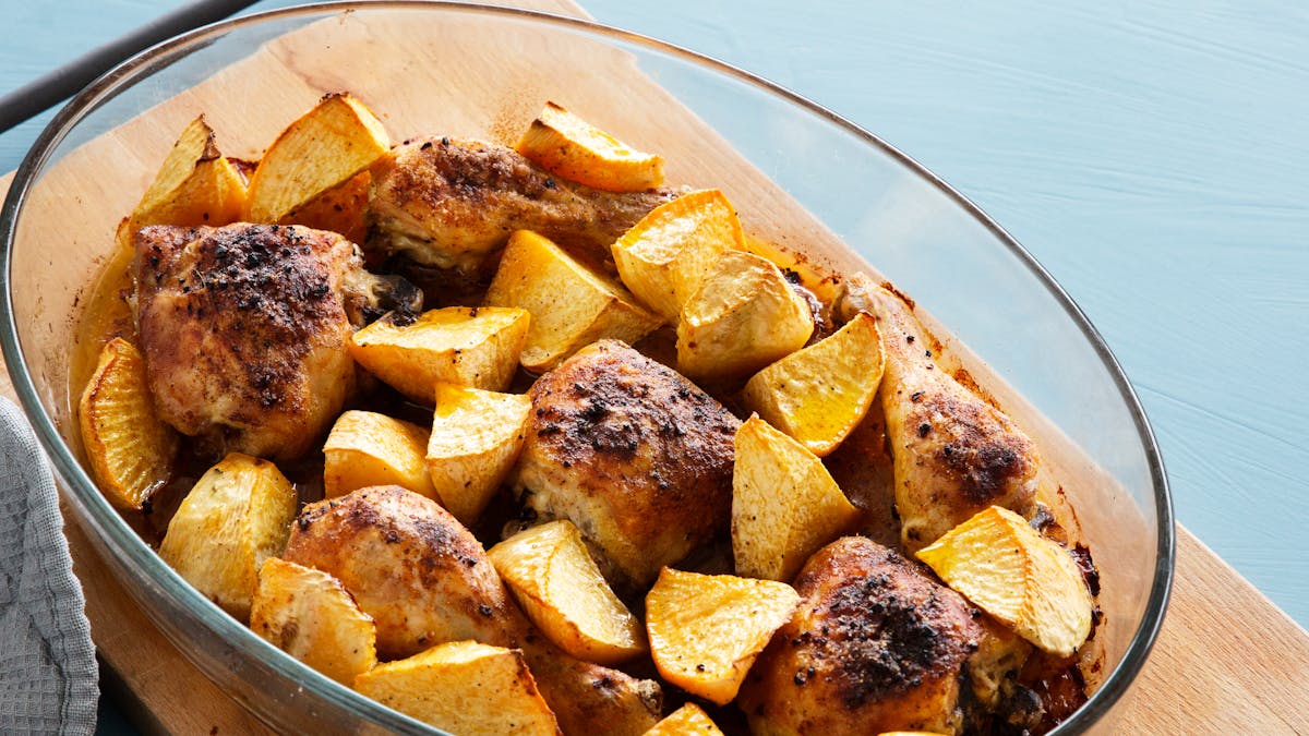 Pollo con paprika y colinabo al horno