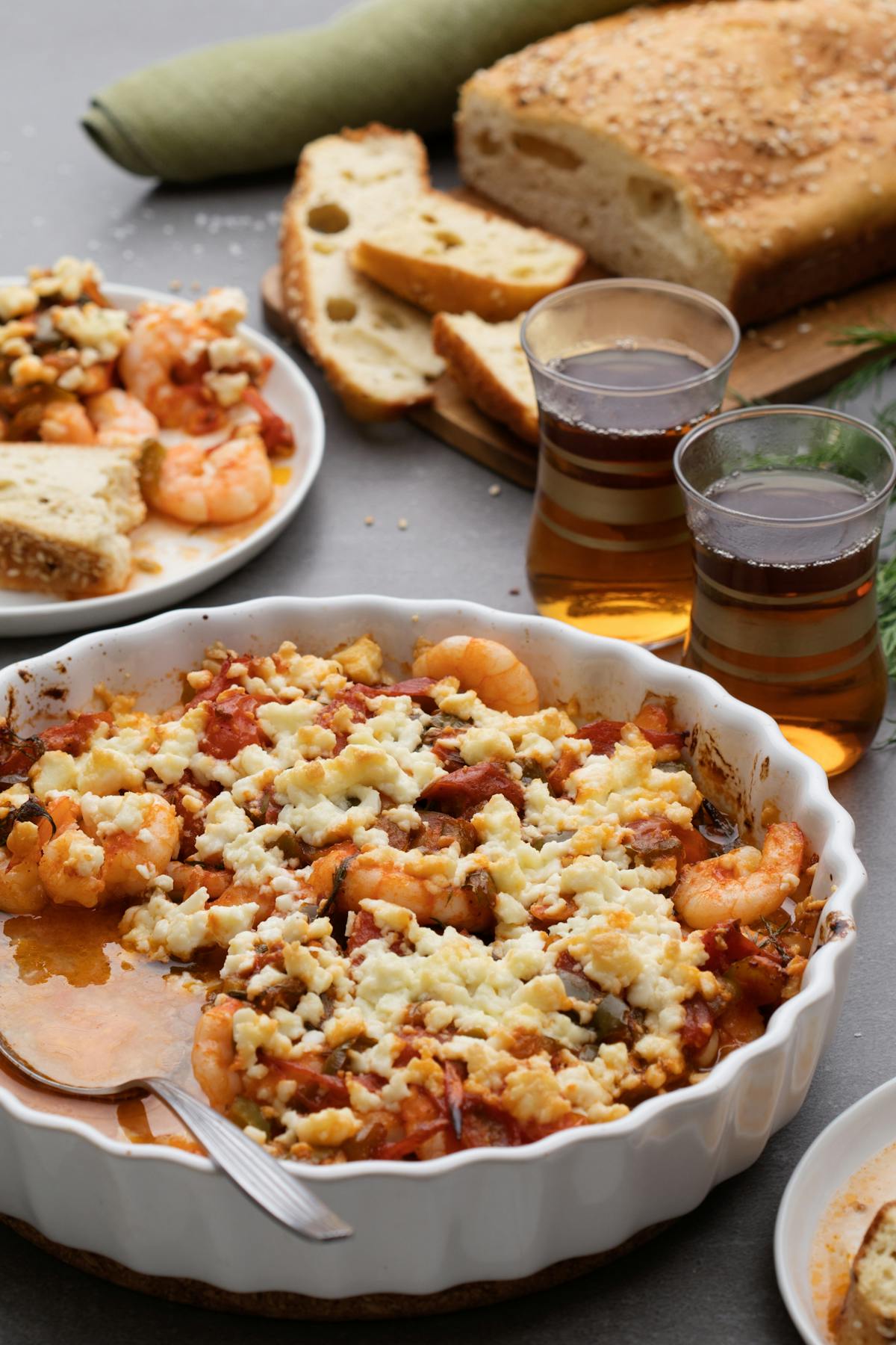 Camarones al horno low carb con pan de sésamo