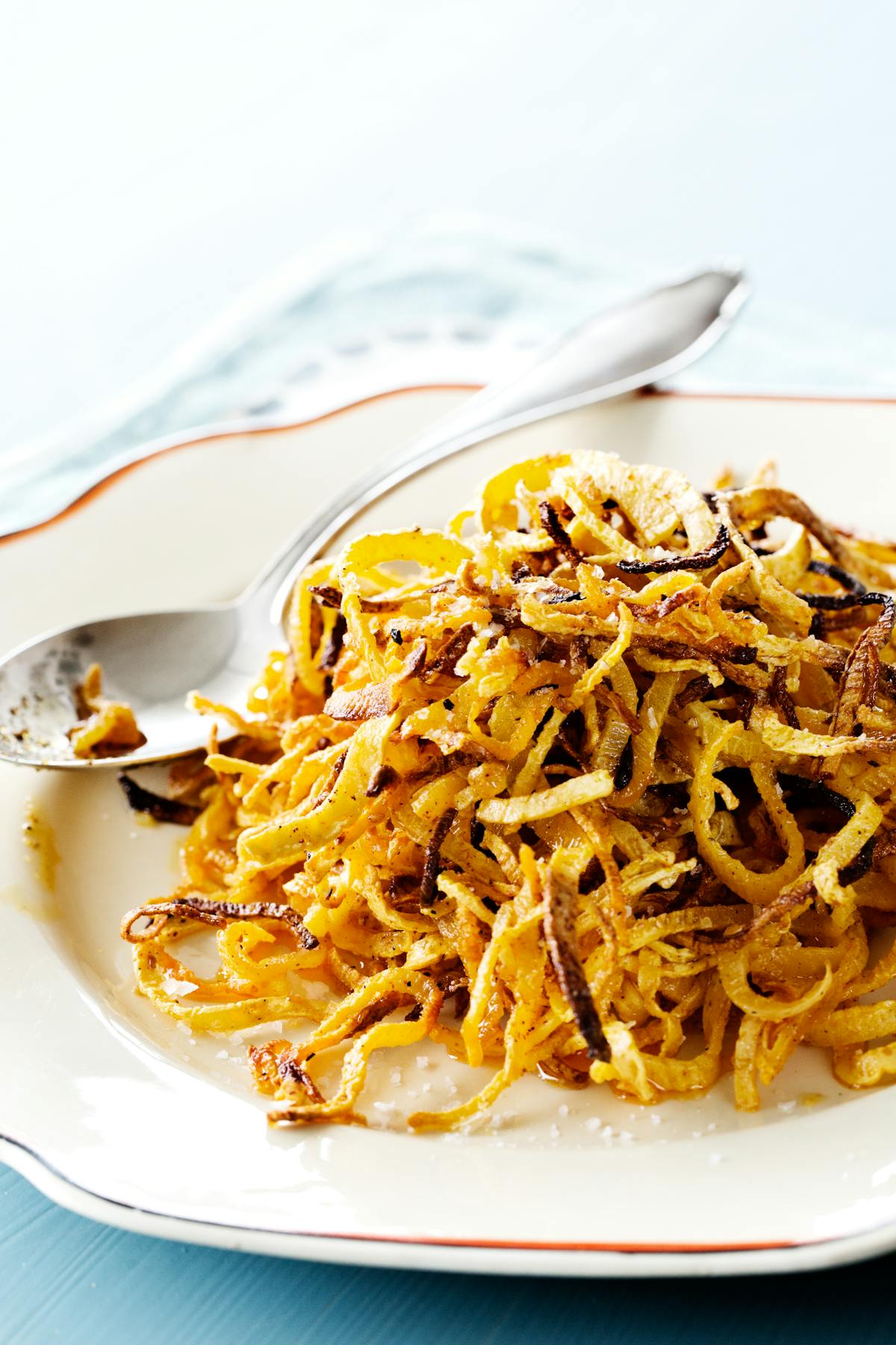 Deliciosos rizos de colinabo bajos en carbos