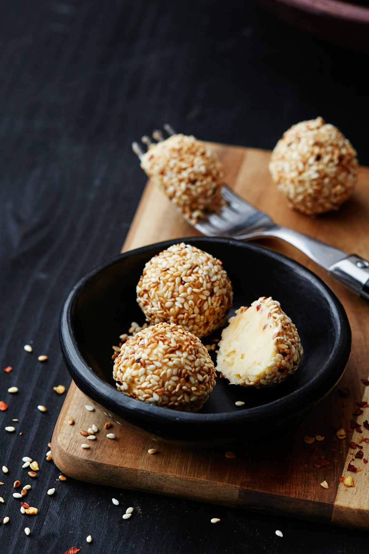 Sabrosas bombas de grasa keto con sésamo