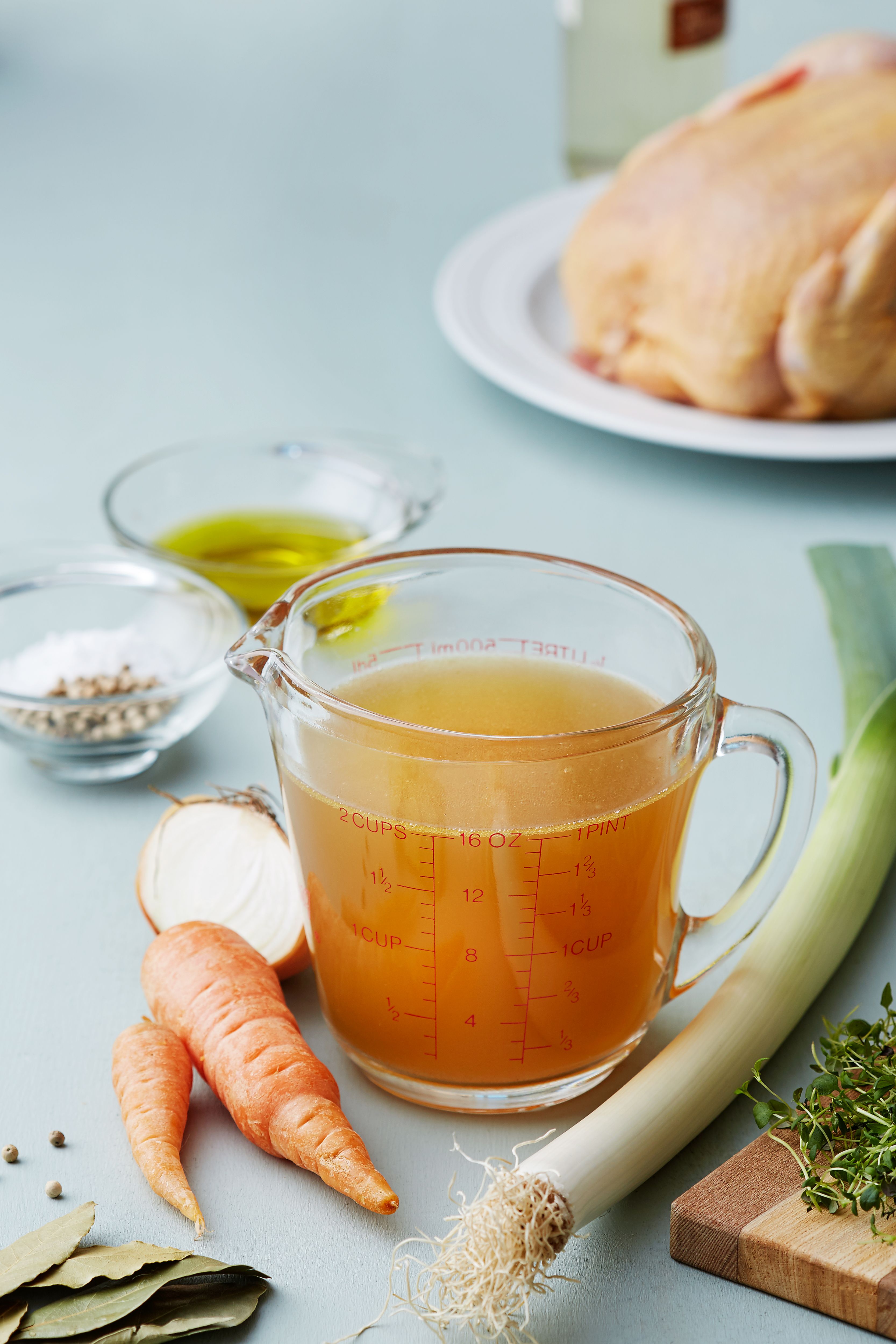 Caldo casero de pollo