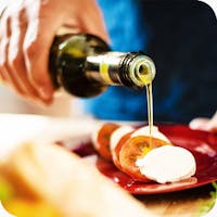 Aceite de oliva en ensalada