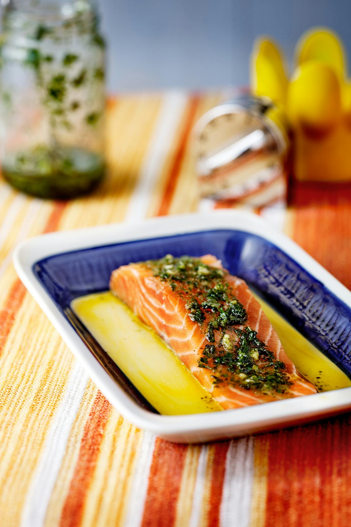 Salmón cetogénico al horno con pesto