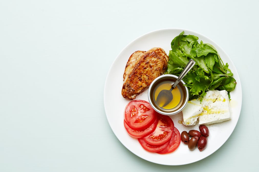 Plato keto de pollo y queso feta