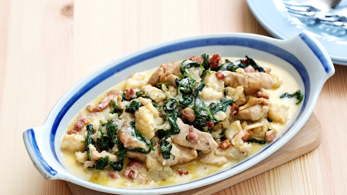 Pollo y coliflor en salsa alfredo keto