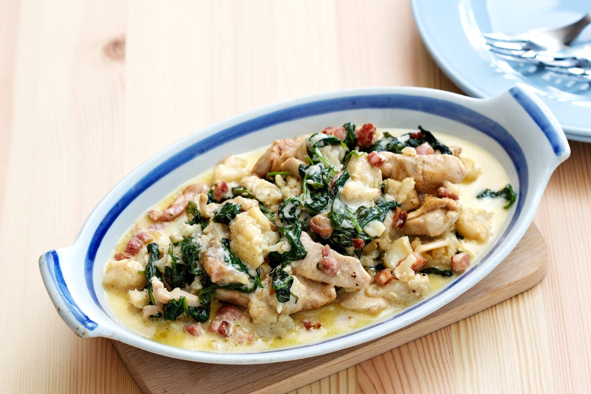 Pollo y coliflor en salsa alfredo low carb