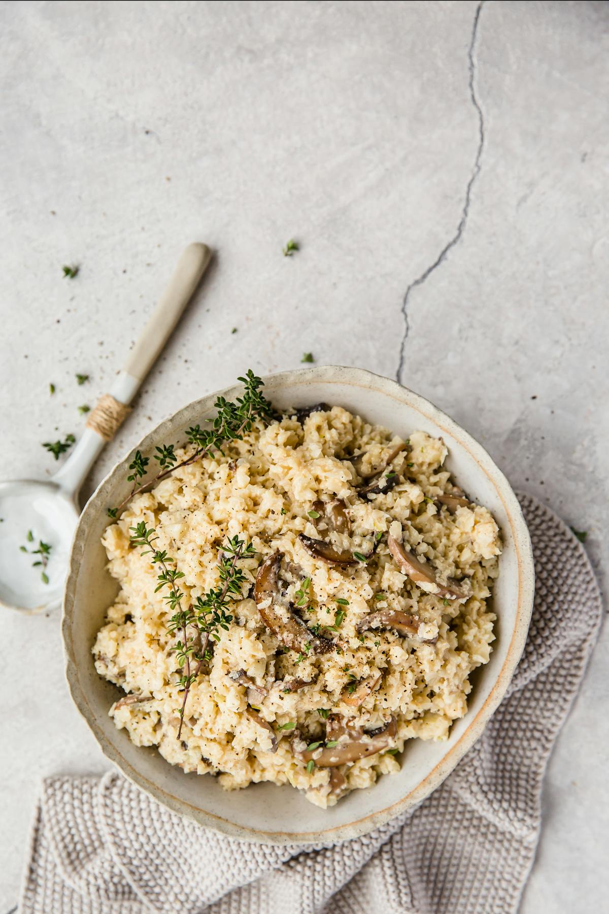 Risotto de coliflor low-carb con champiñones