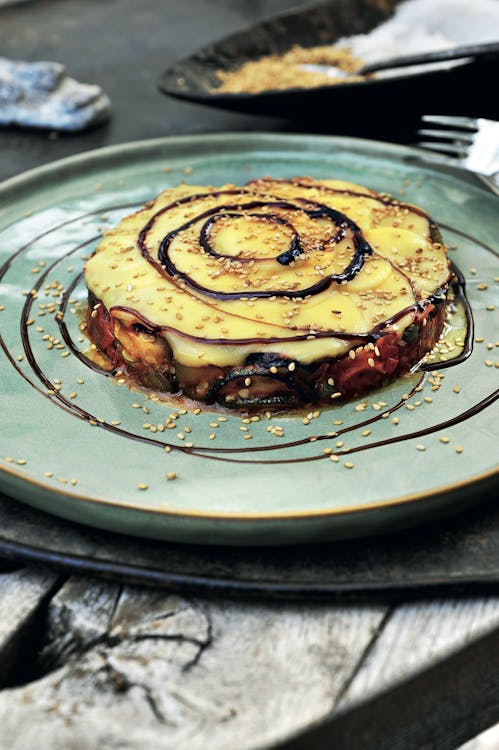Carpaccio low carb de calabacín, tomate y queso