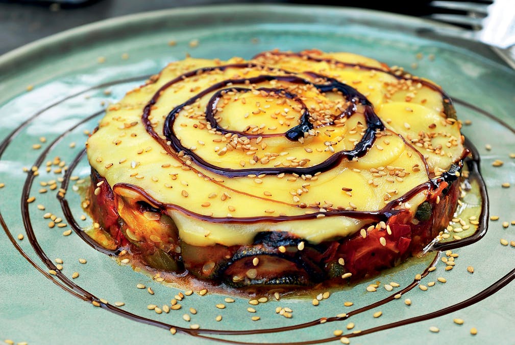 Carpaccio low carb de calabacín, tomate y queso