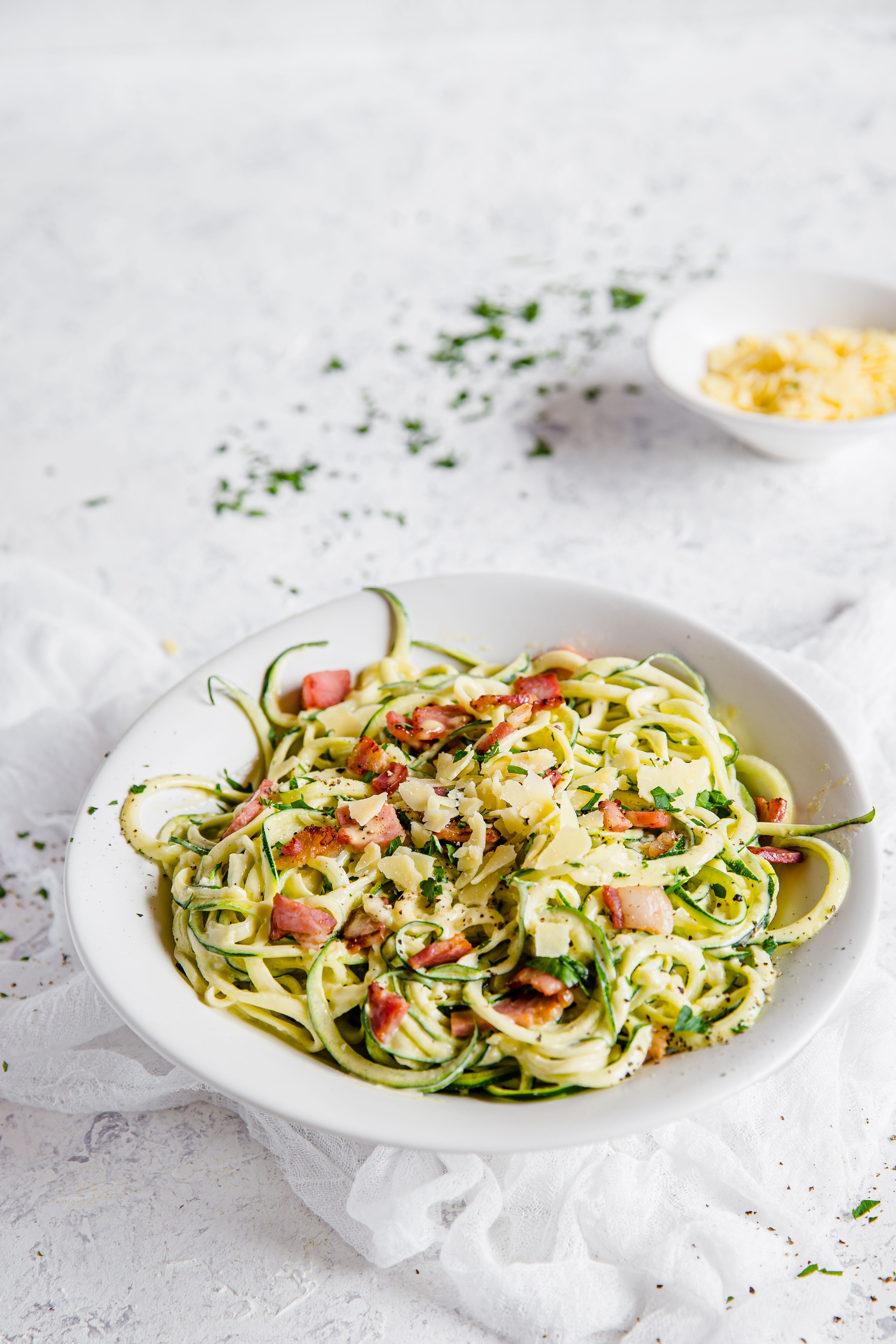 Carbonara keto con espaguetis de calabacín