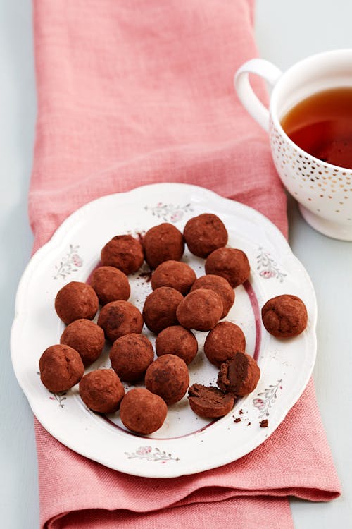 Trufas de chocolate con aguacate bajas en carbohidratos