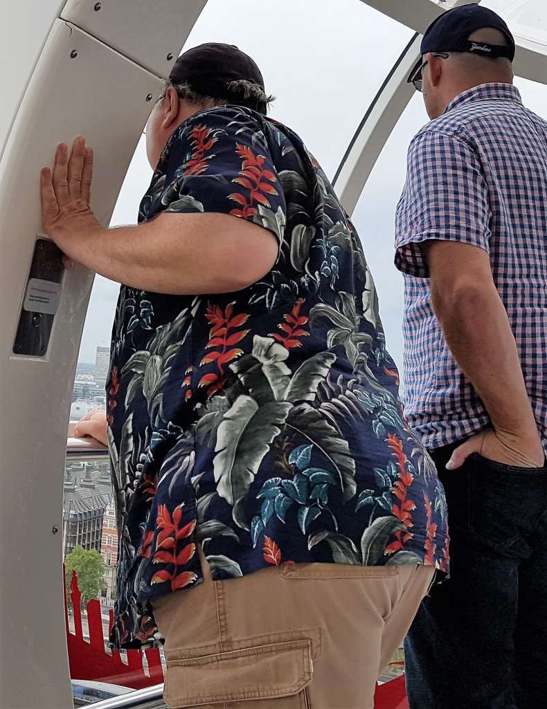 Robert foto por detrás