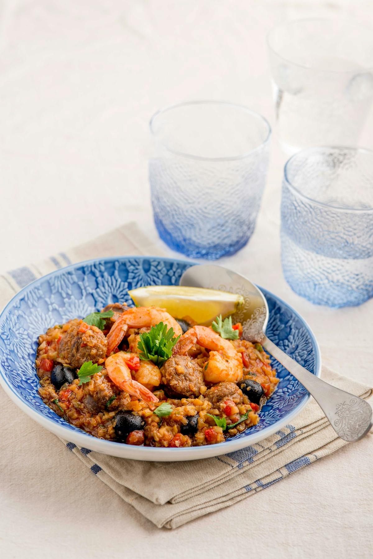 "Arroz" caldoso con chorizo y camarones bajo en carbohidratos