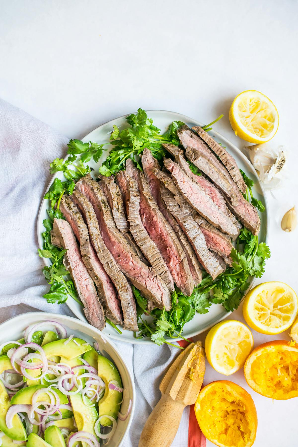 Carne asada con ensalada de aguacate low carb
