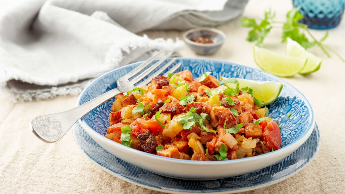 Chayote con chuletas de cerdo ahumadas low carb