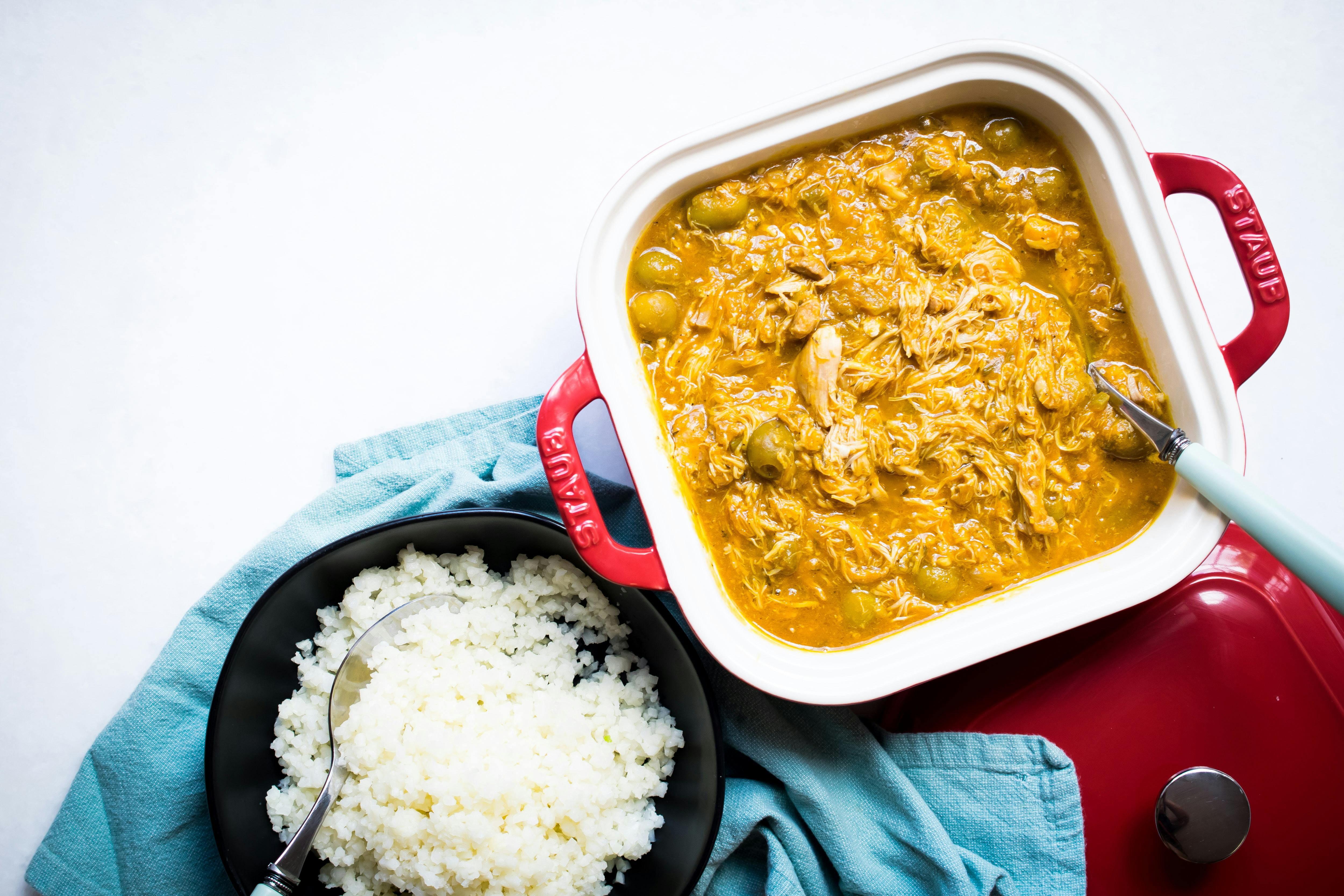 Pollo a la Jardinera con arroz de coliflor low carb