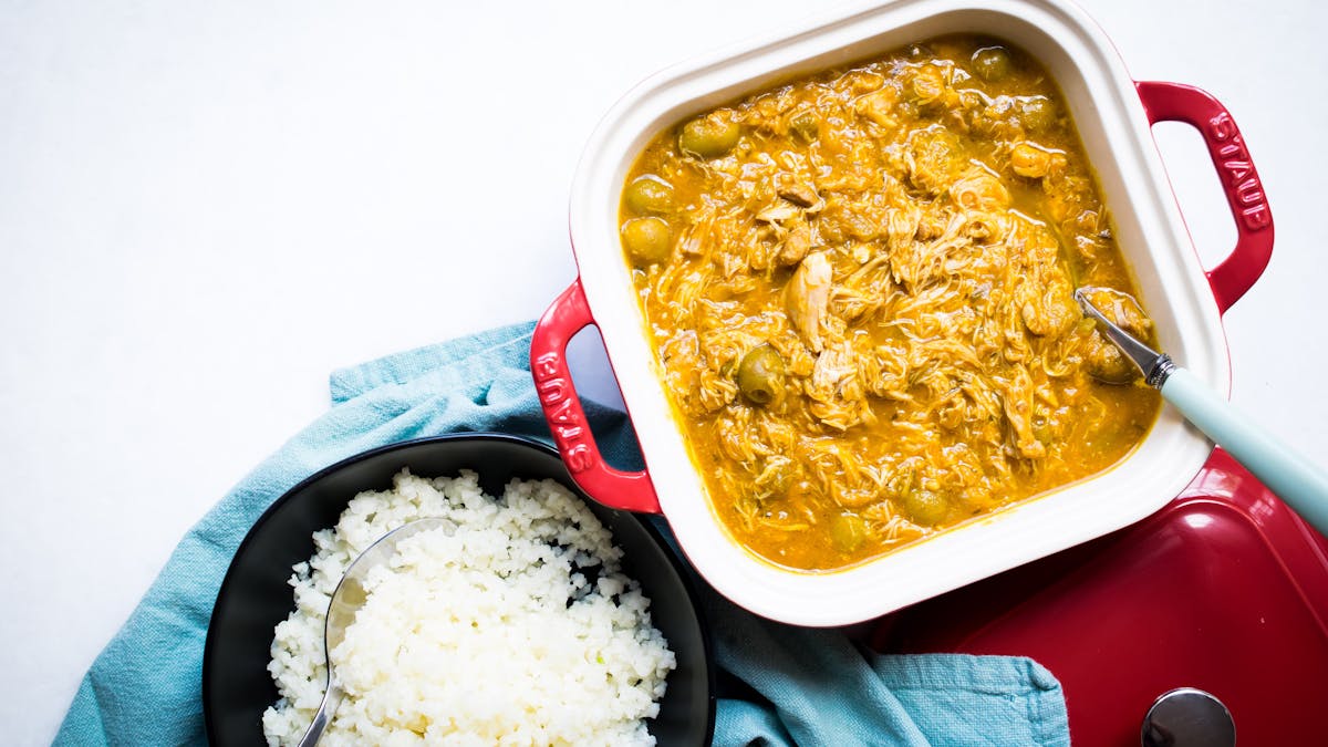 Pollo a la Jardinera con arroz de coliflor low carb