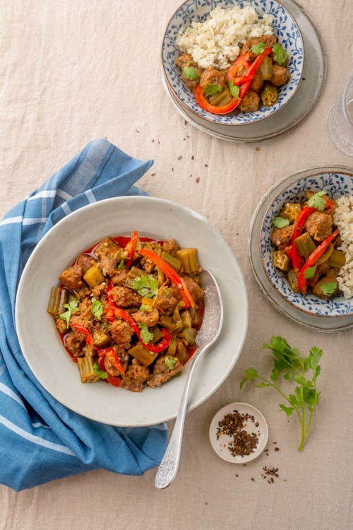 Ocra con chorizo mexicano bajo en carbohidratos