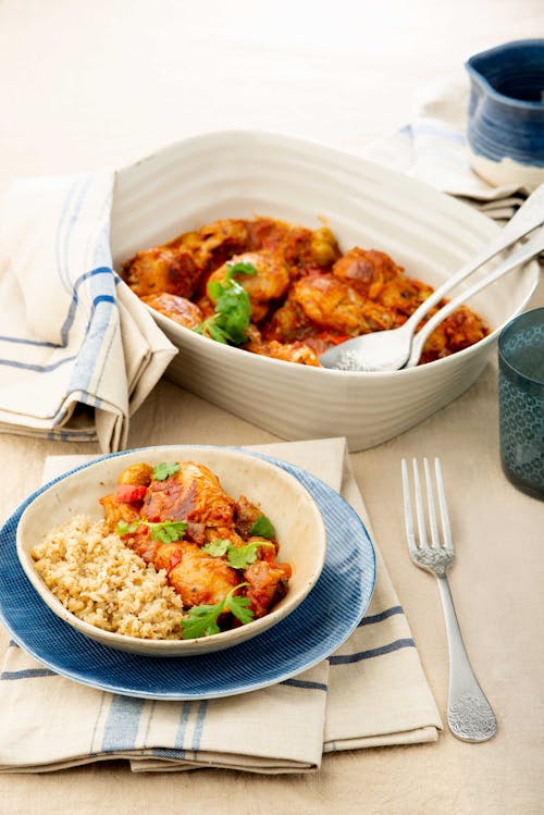 Pollo guisado con arroz de coliflor low carb