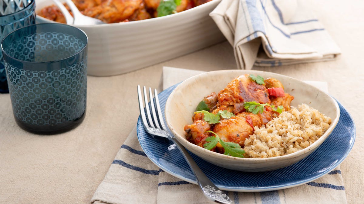 Pollo guisado con arroz de coliflor low carb