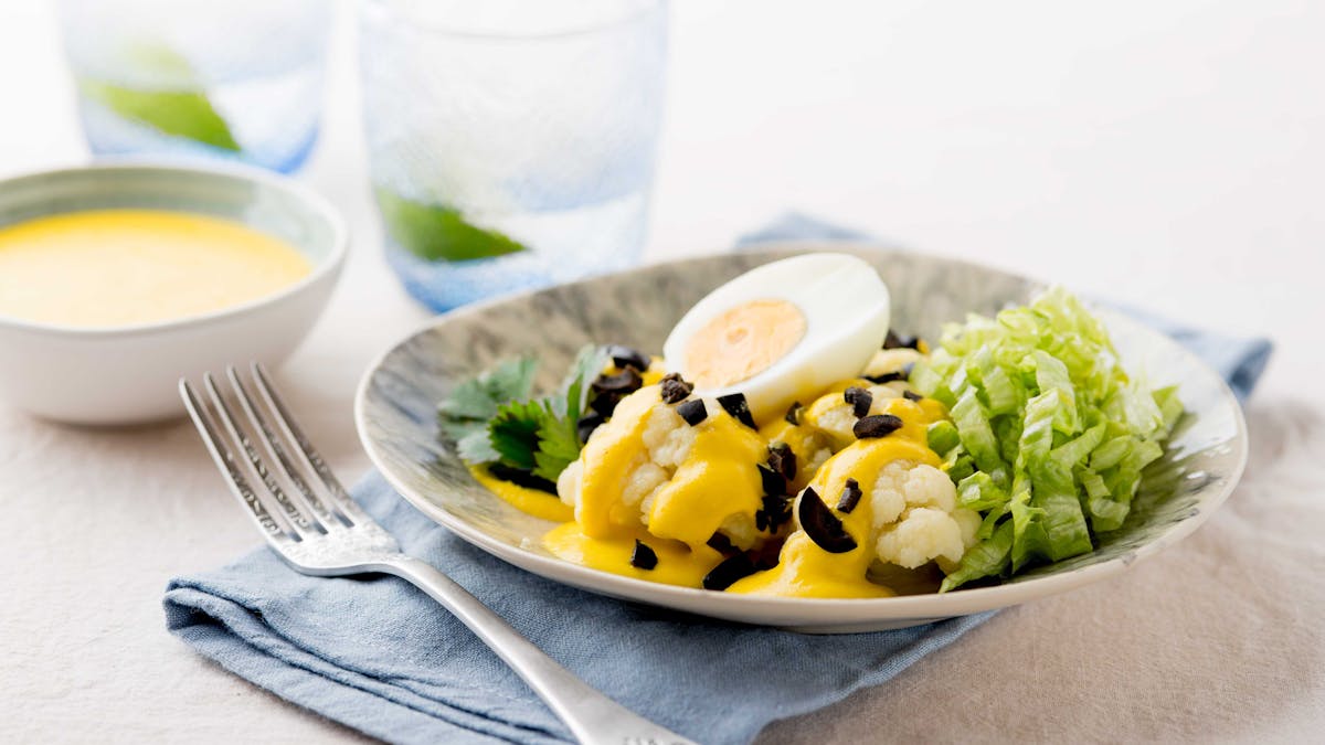 Salsa a la huancaína con coliflor low carb