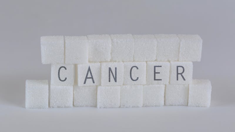 Terrones de azúcar con cáncer escrito