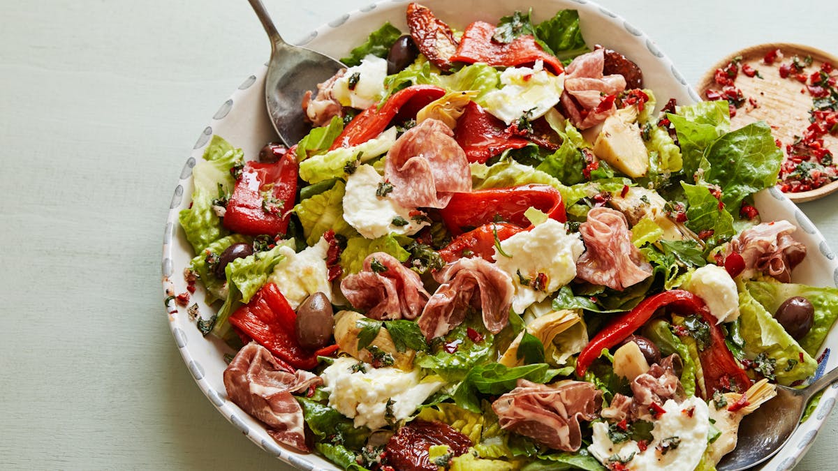 Ensalada antipasto baja en carbos