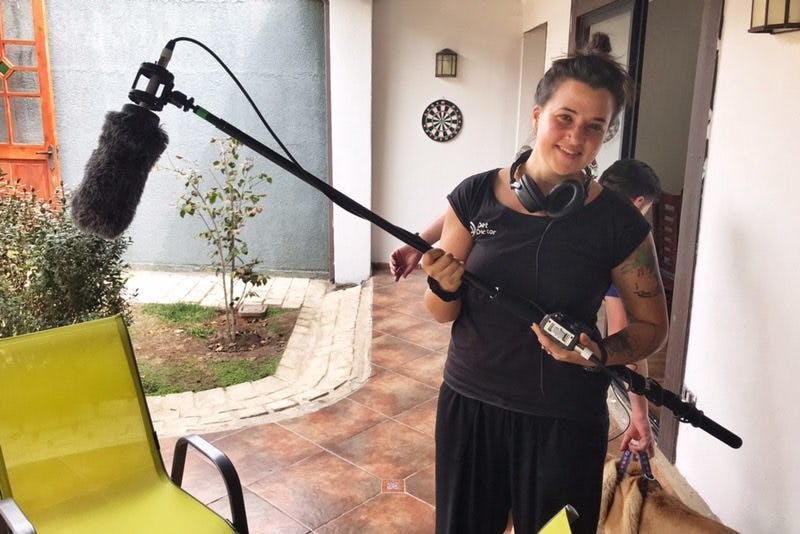 Kim ayudando con el sonido