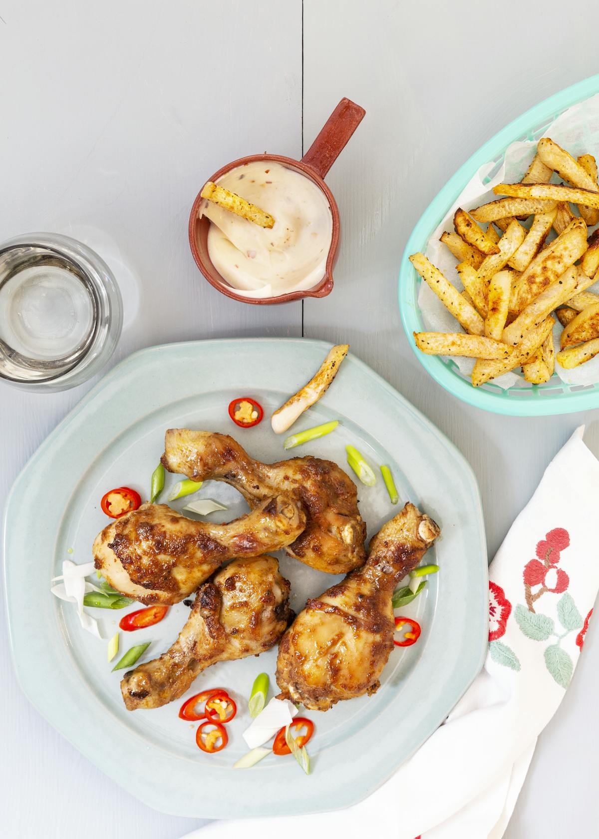 Muslos de pollo con "papas" fritas keto