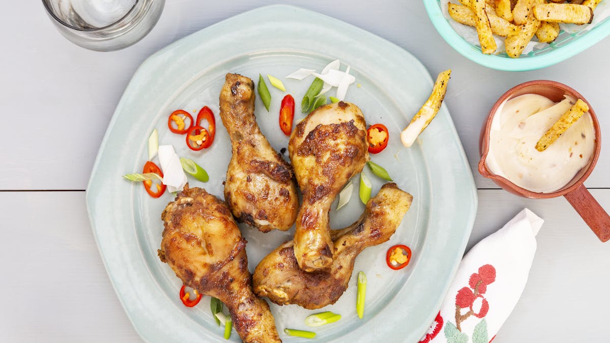 Muslos de pollo con "papas" fritas keto