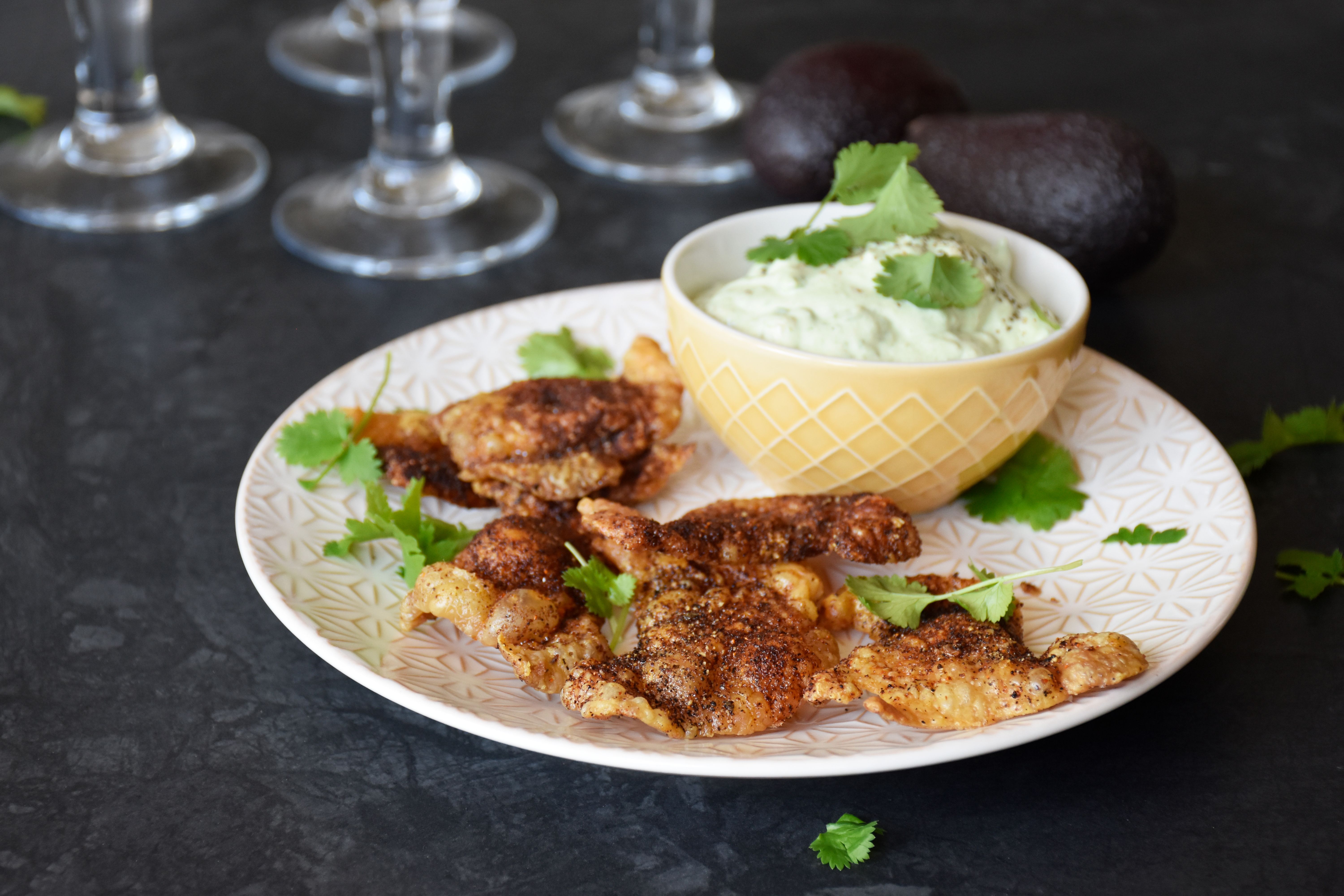 Pieles crocantes de pollo keto