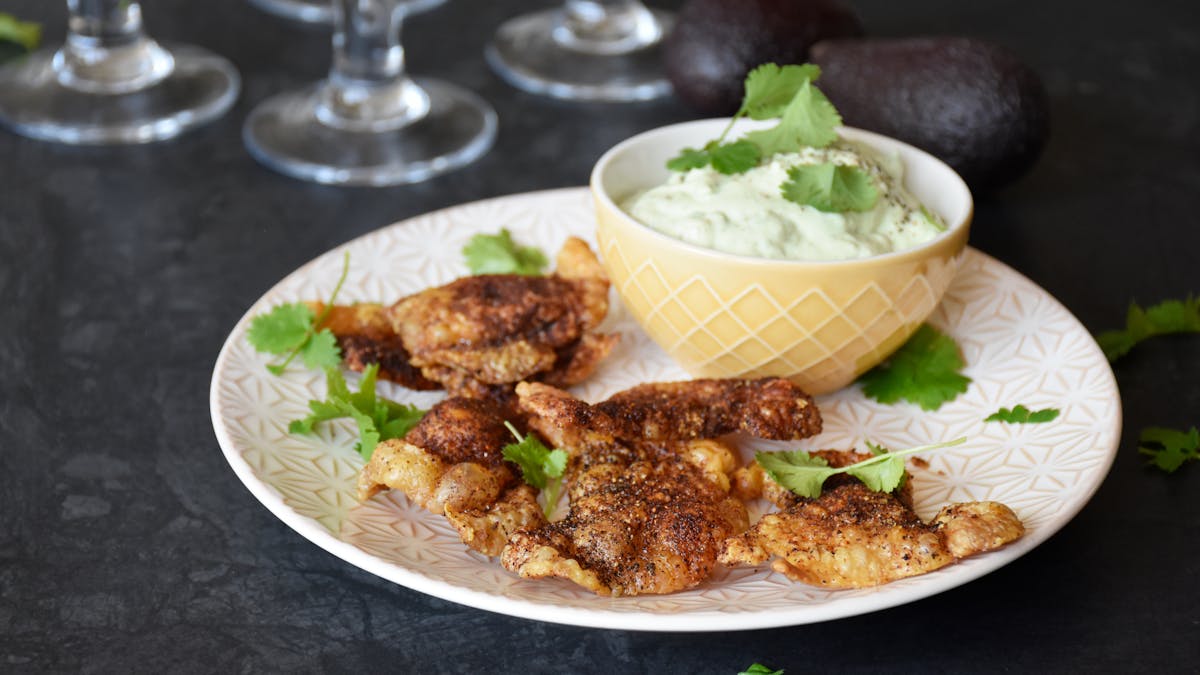 Pieles crocantes de pollo keto