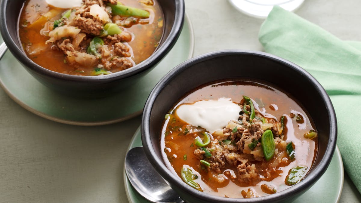 Sopa de res low carb con repollo de Laponia