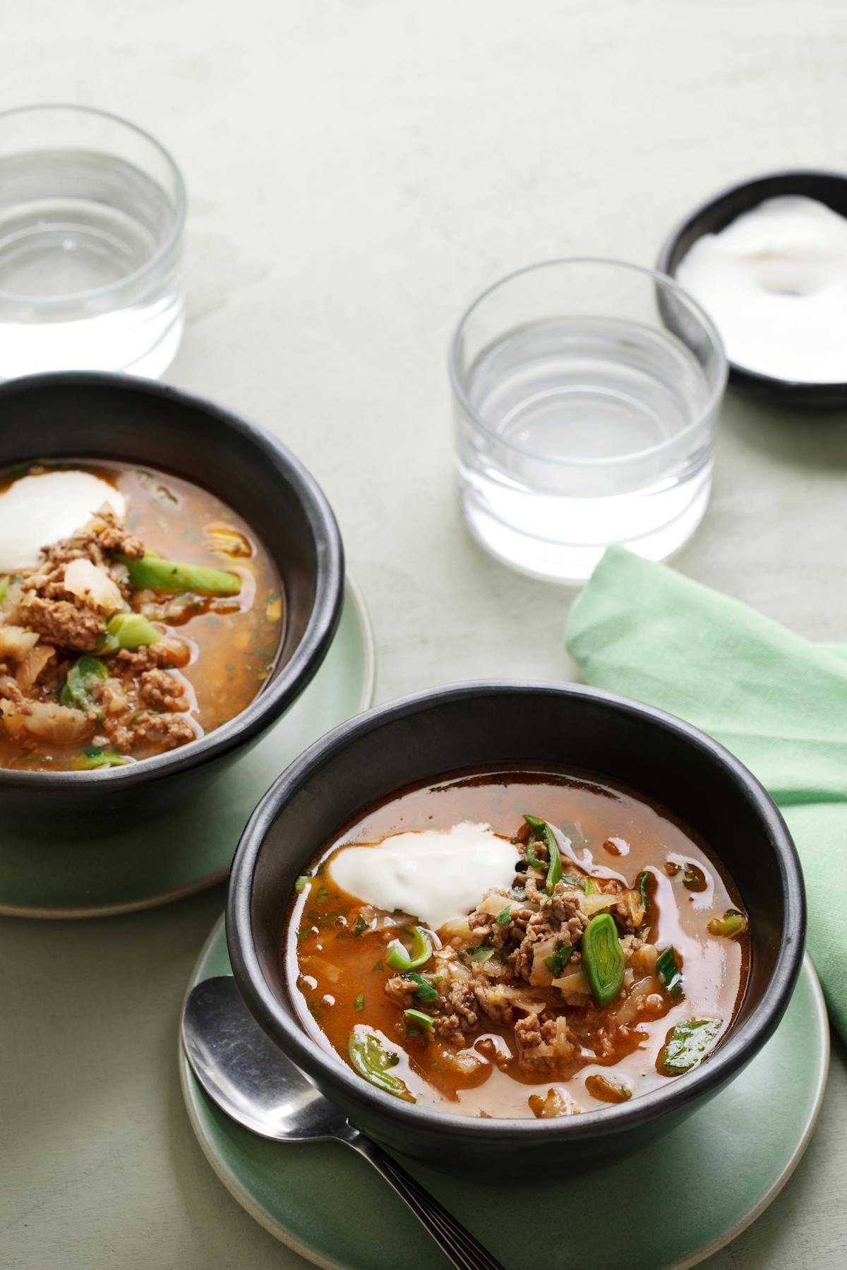 Sopa de res low carb con repollo de Laponia