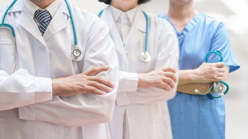 encuentra-medico-bajo-en-carbos