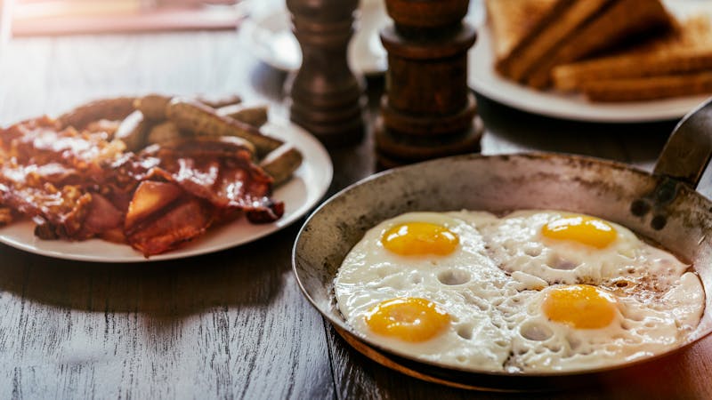 huevos-fritos-bacon-colesterol