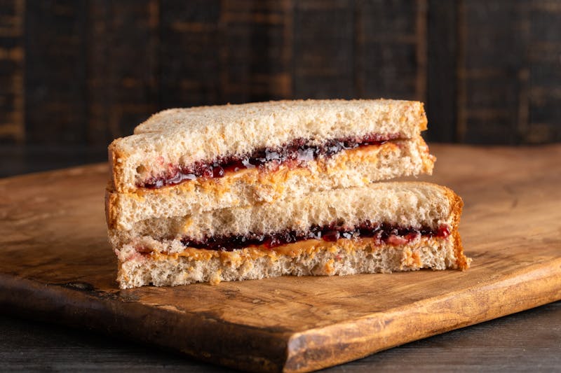 Sandwich de crema de cacahuete y mermelada