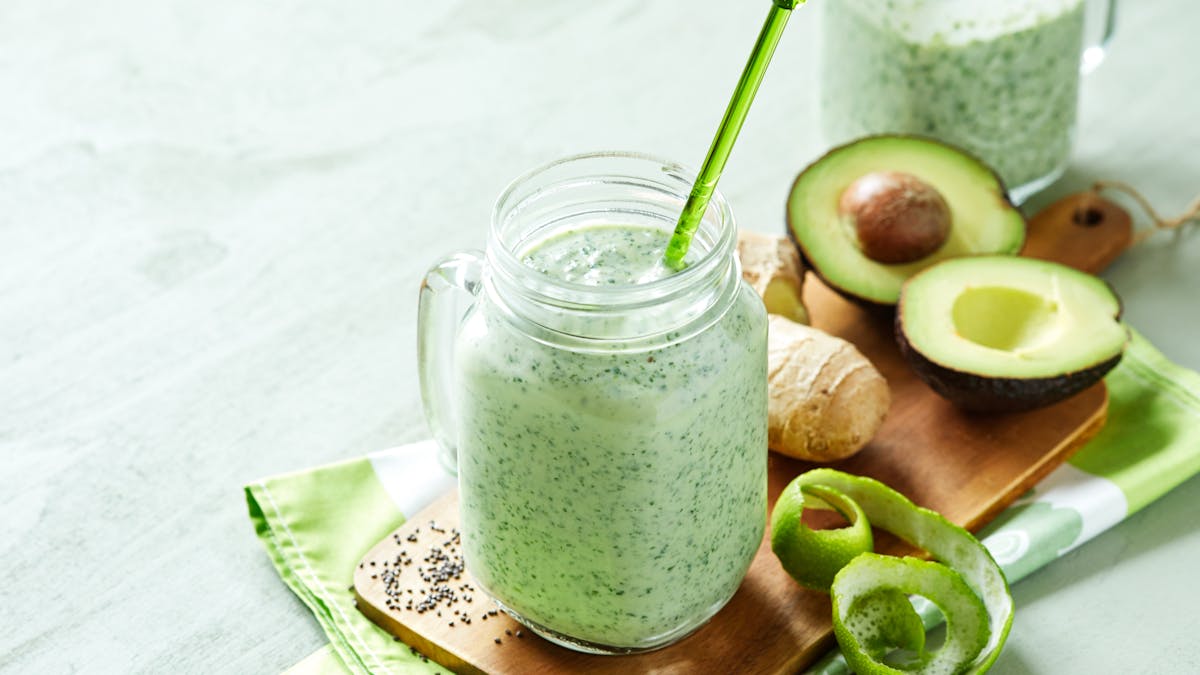 Smoothie de espinacas y aguacate