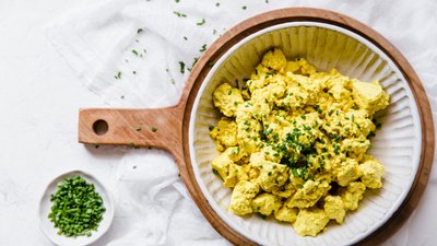 Revuelto de tofu keto y vegano