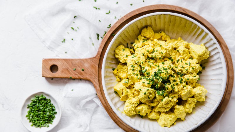 Revuelto de tofu keto y vegano